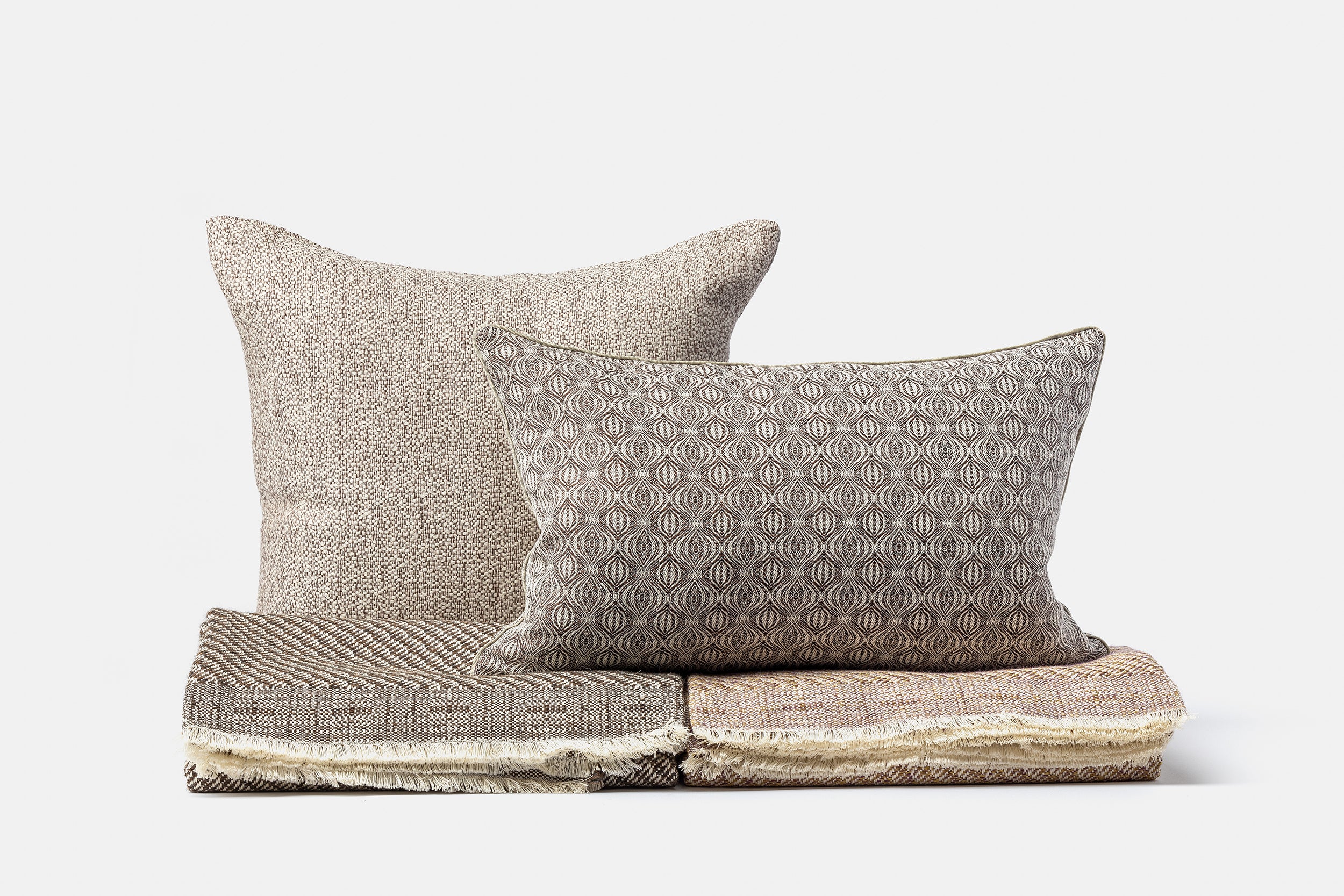 "Catenella" cushion in Bianco Uovo