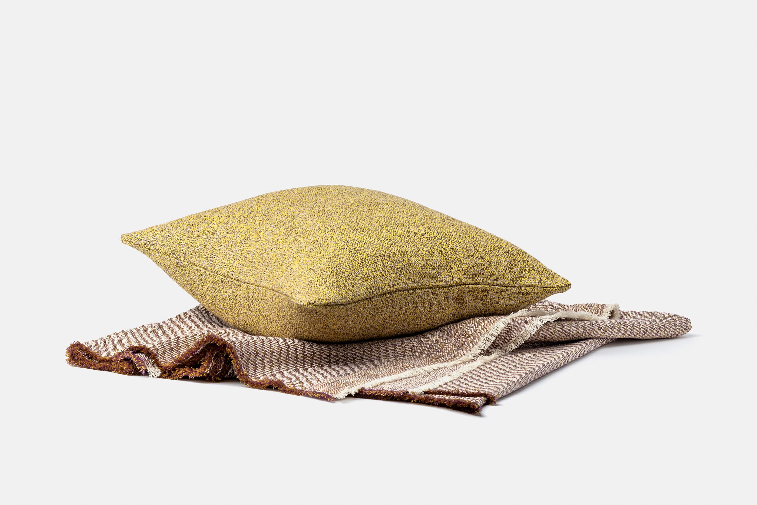 "Catenella" cushion in Giallo Citrino