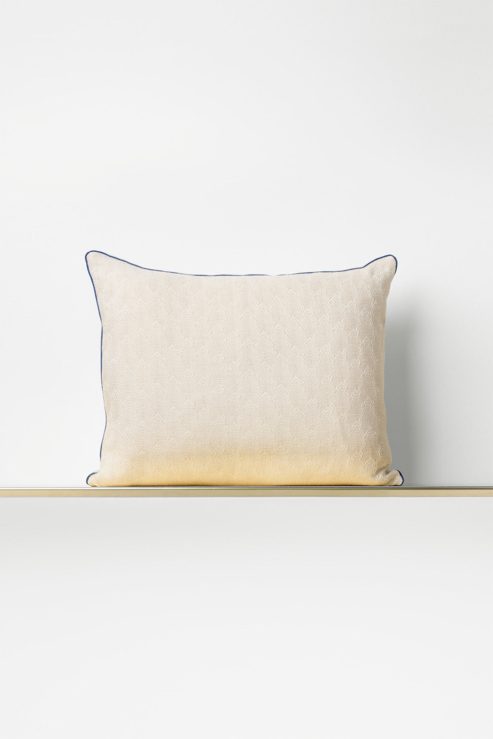 "F28" cushion in White / Beige piping