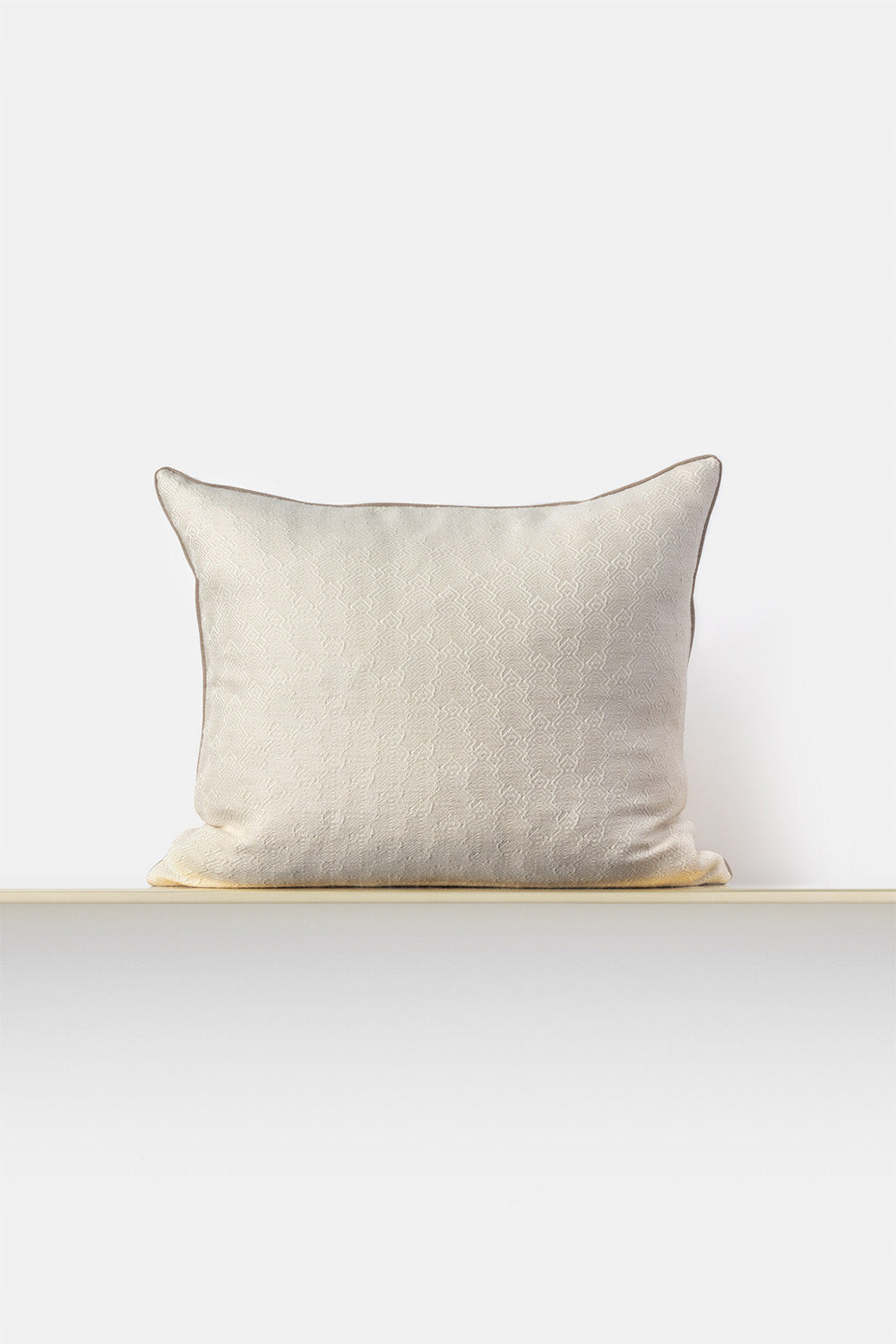"F28" cushion in White / Beige piping