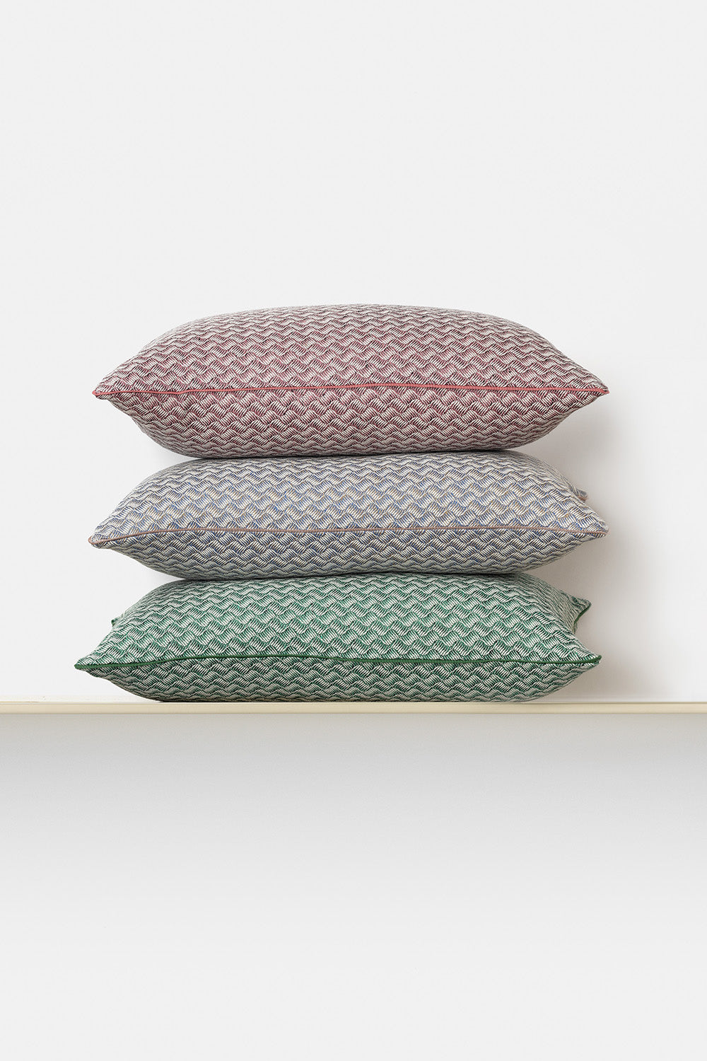"Nami 1" rectangular cushion in Nettuno Blue