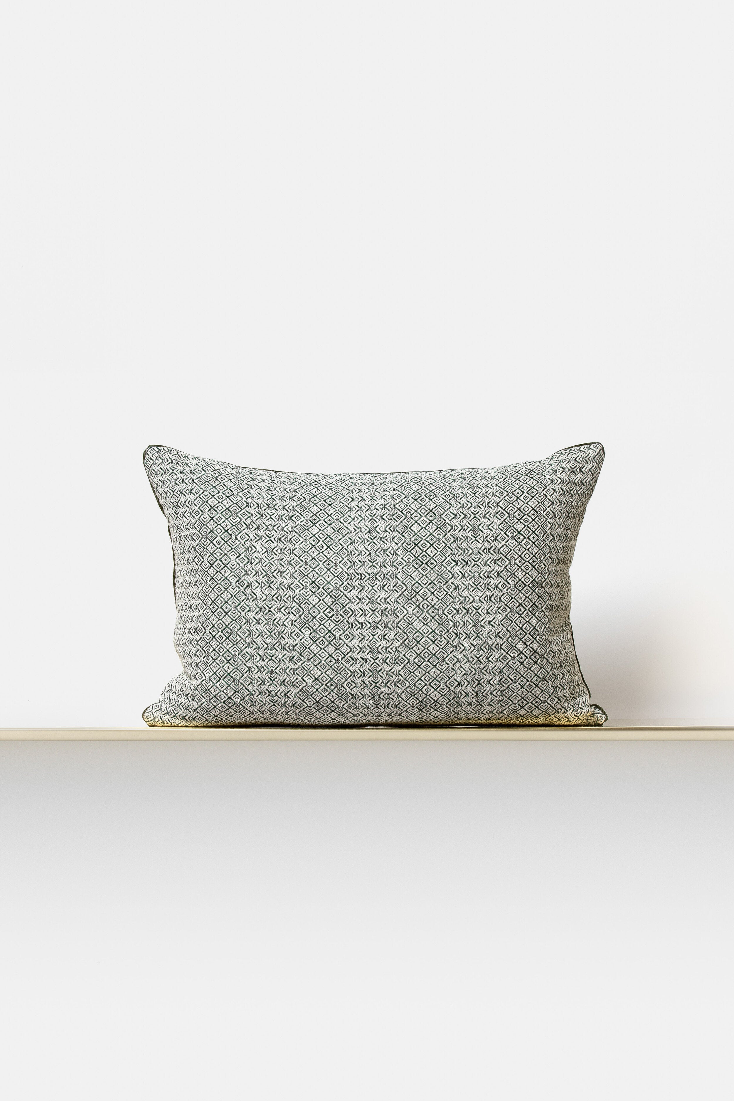 "Intreccio" rectangular cushion in Cipresso Green