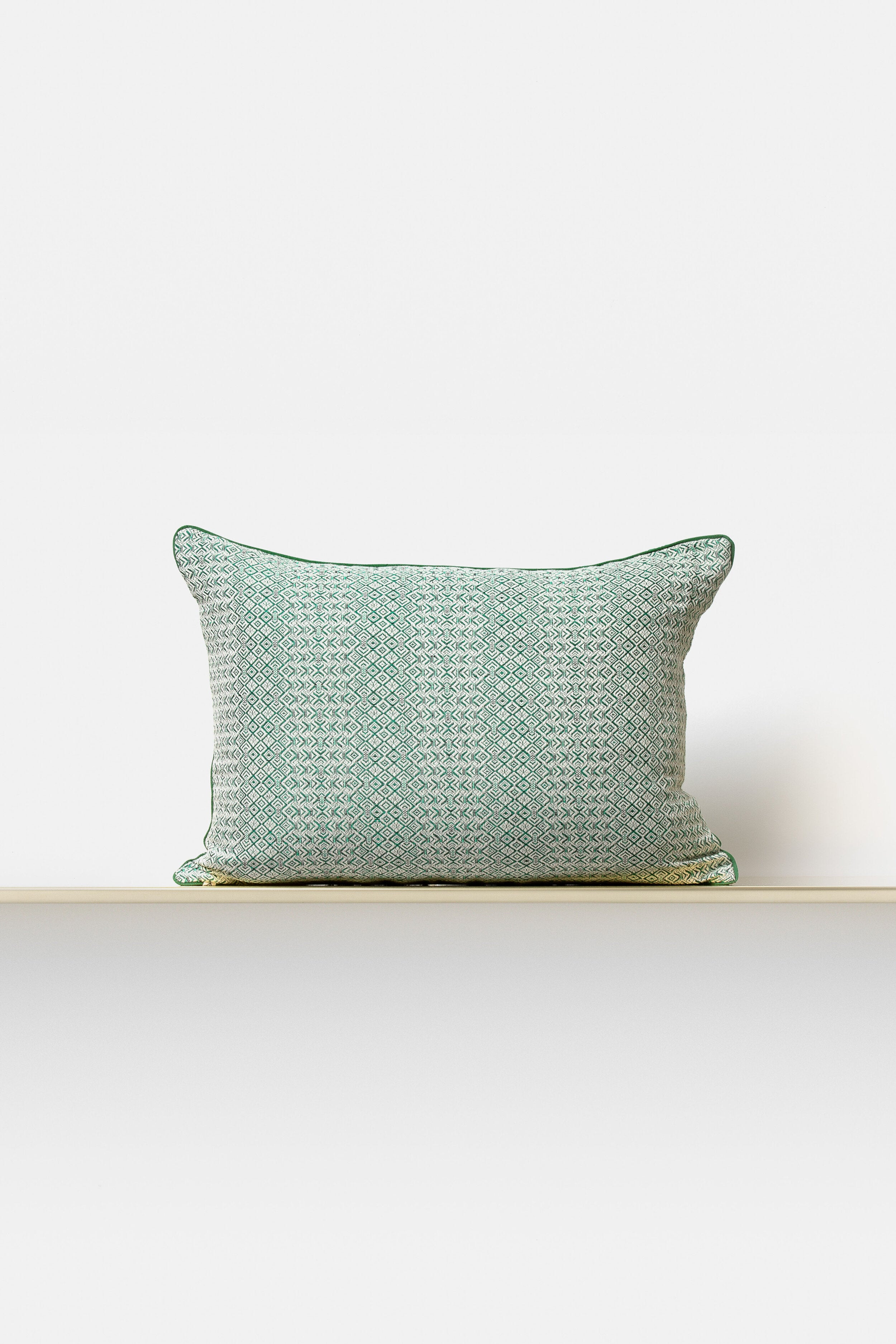 "Intreccio" rectangular cushion in Malachite
