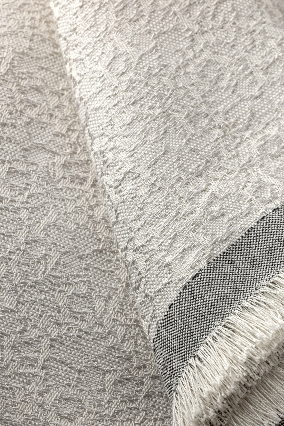 "F100" bedspread in Silk White