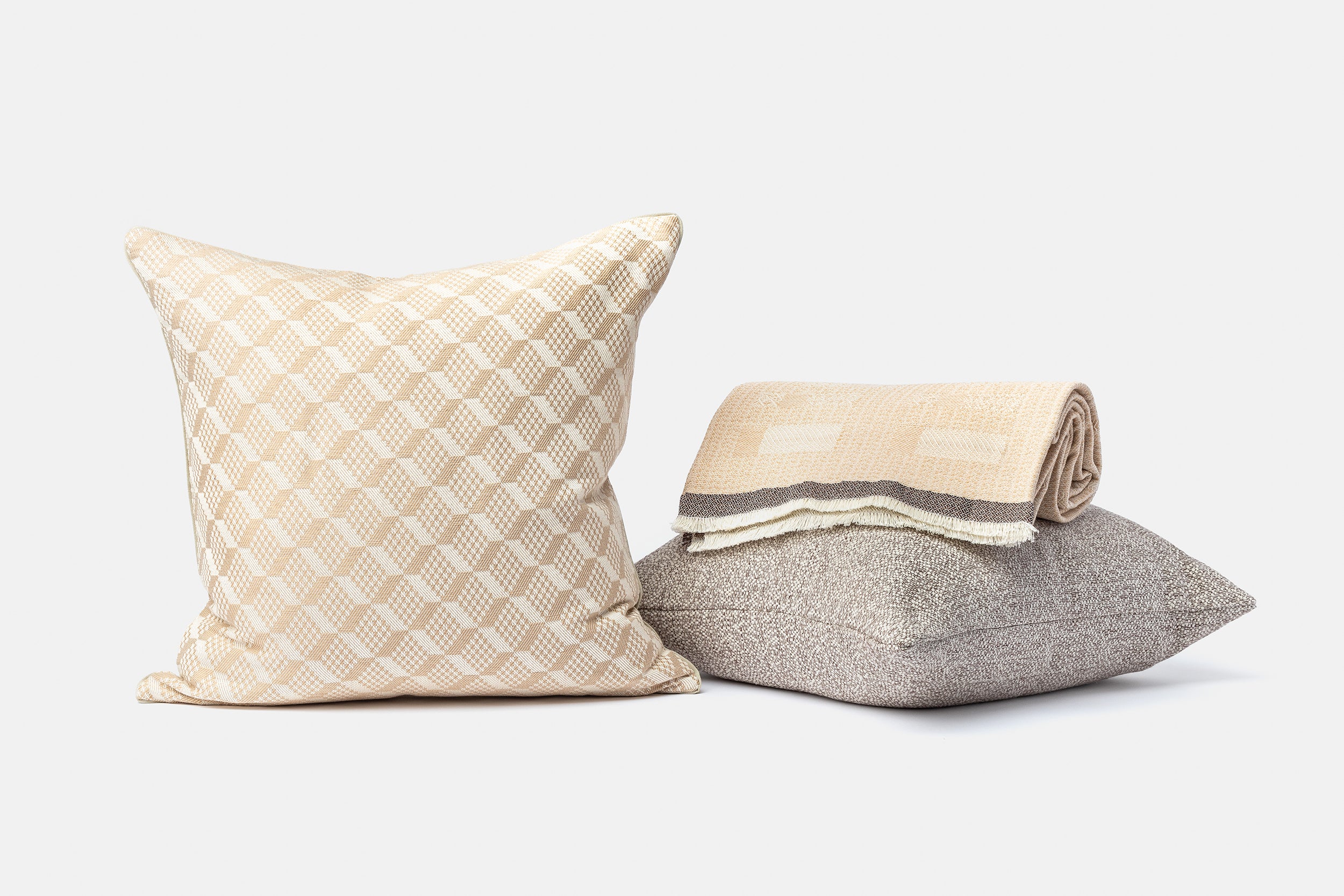 "Catenella" cushion in Bianco Uovo
