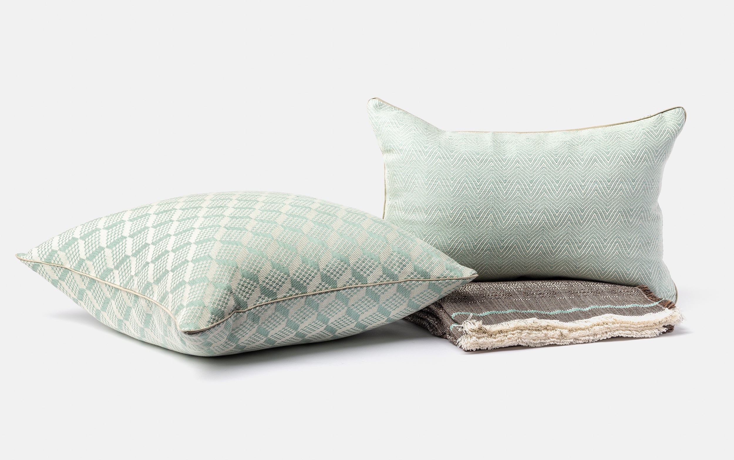 "Fiamma" rectangular cushion in Sufi Green