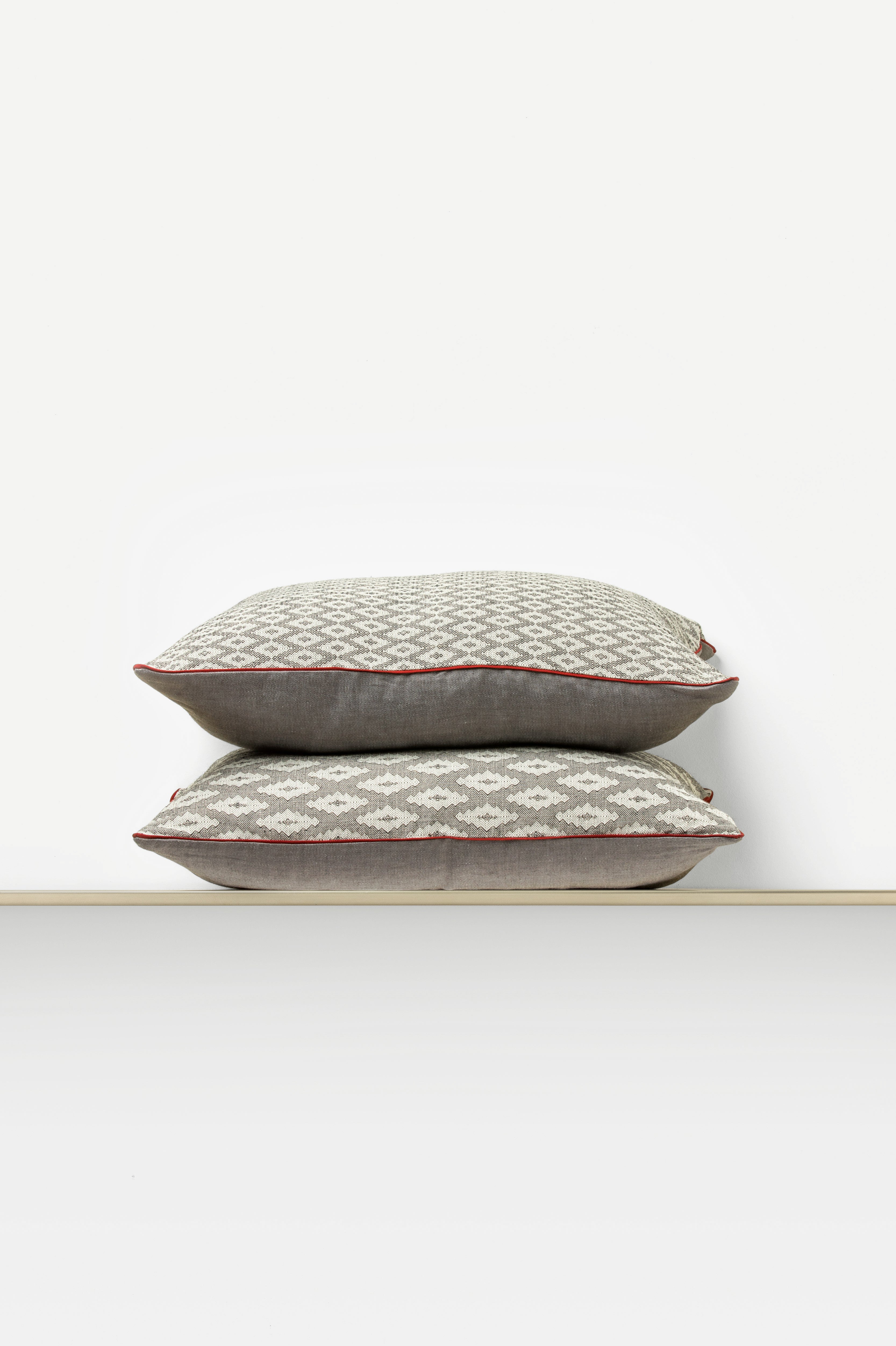 "F10" giant cushion